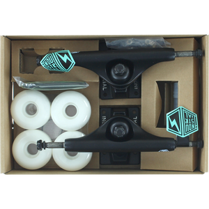 Industrial Component Pack 5.25 Black/Black W/White 52mm Skateboard Trucks | Universo Extremo Boards Skate & Surf